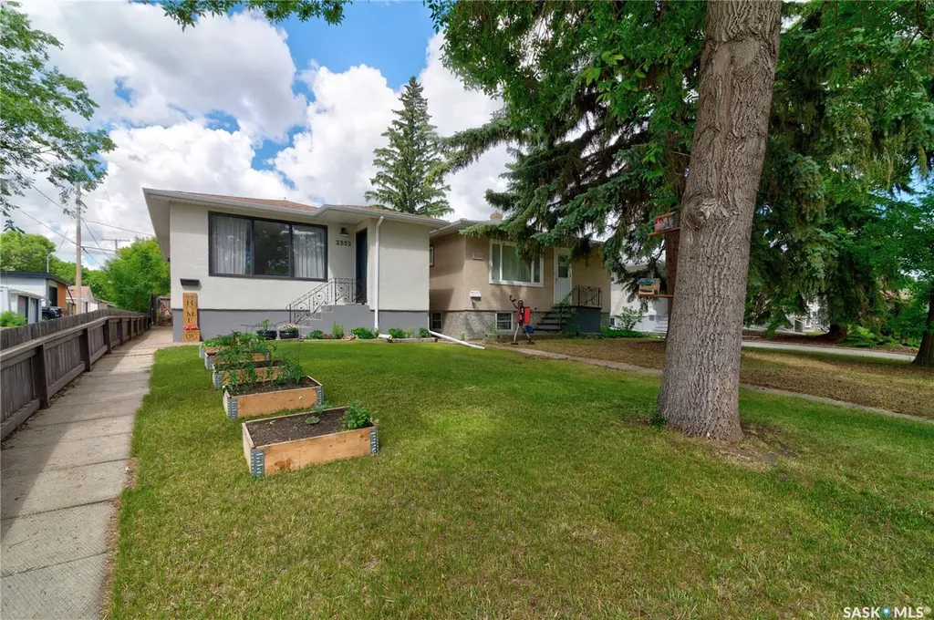 2552 Elliott Street E Regina SK S4N 3H5