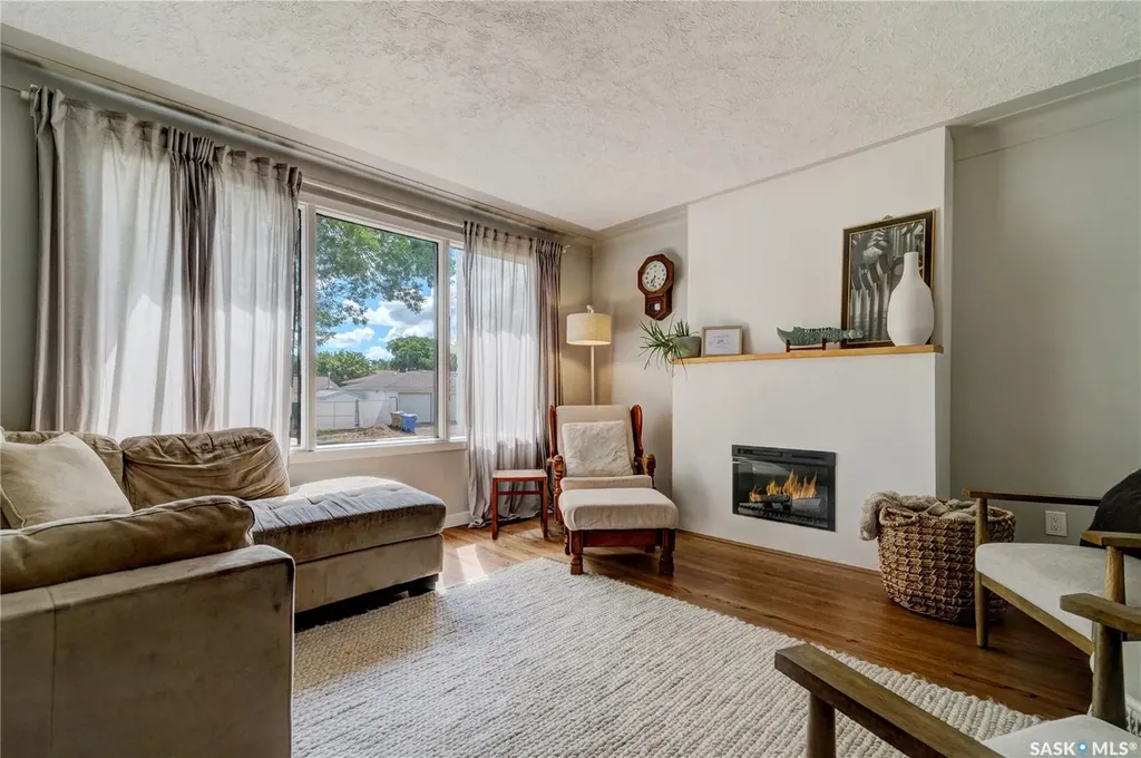 2552 Elliott Street E Regina SK S4N 3H5