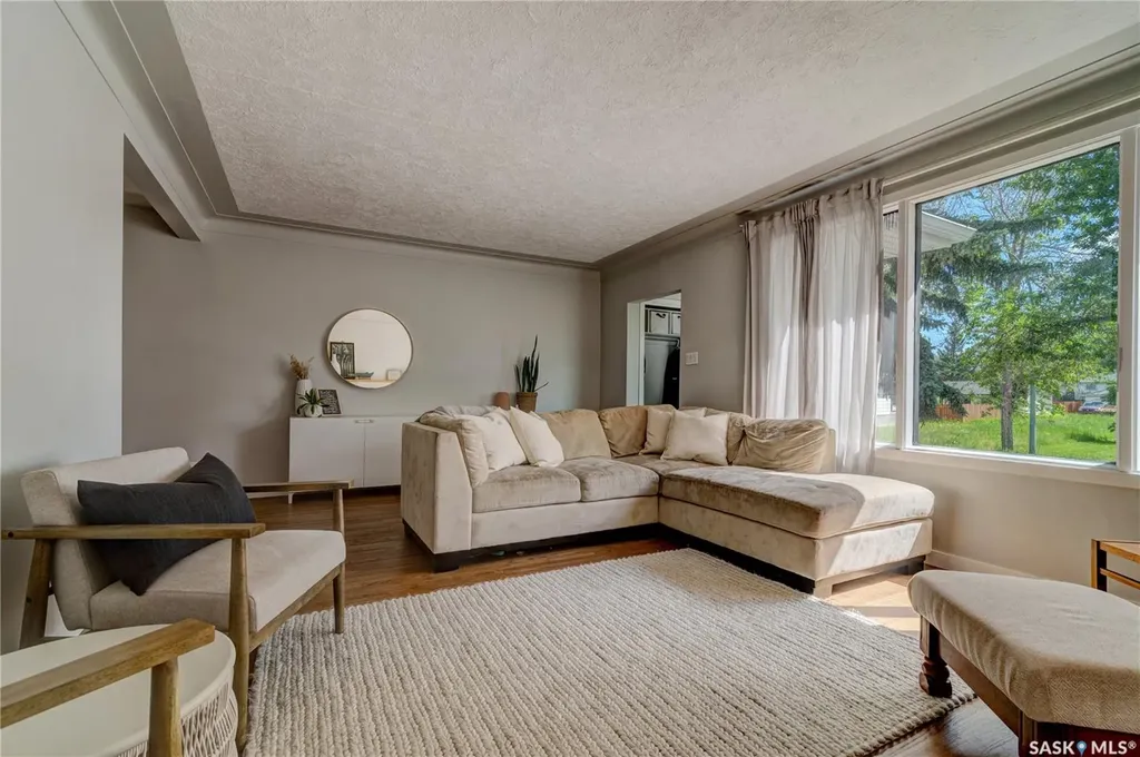 2552 Elliott Street E Regina SK S4N 3H5
