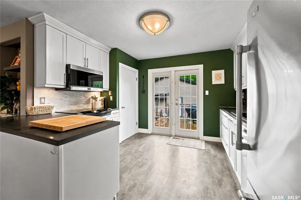 607 E 18th Avenue Regina SK S4N 1E6