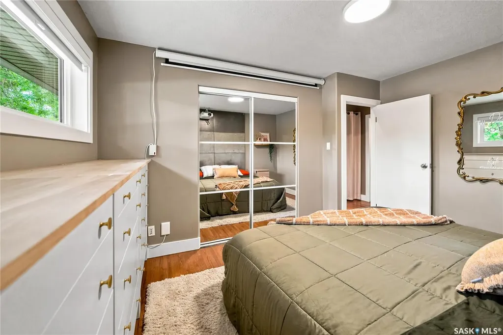 607 E 18th Avenue Regina SK S4N 1E6