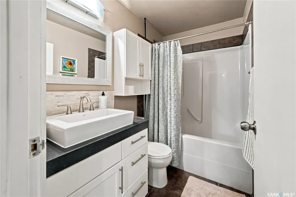 607 E 18th Avenue Regina SK S4N 1E6