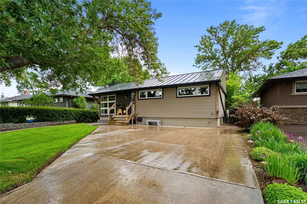 607 E 18th Avenue Regina SK S4N 1E6