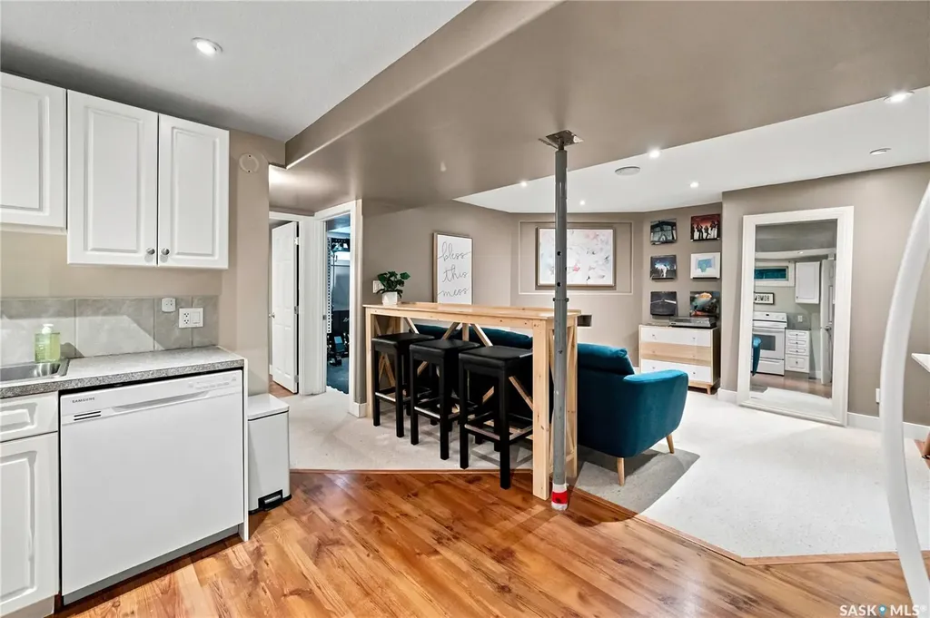 607 E 18th Avenue Regina SK S4N 1E6