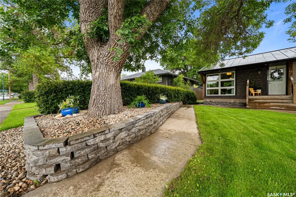 607 E 18th Avenue Regina SK S4N 1E6