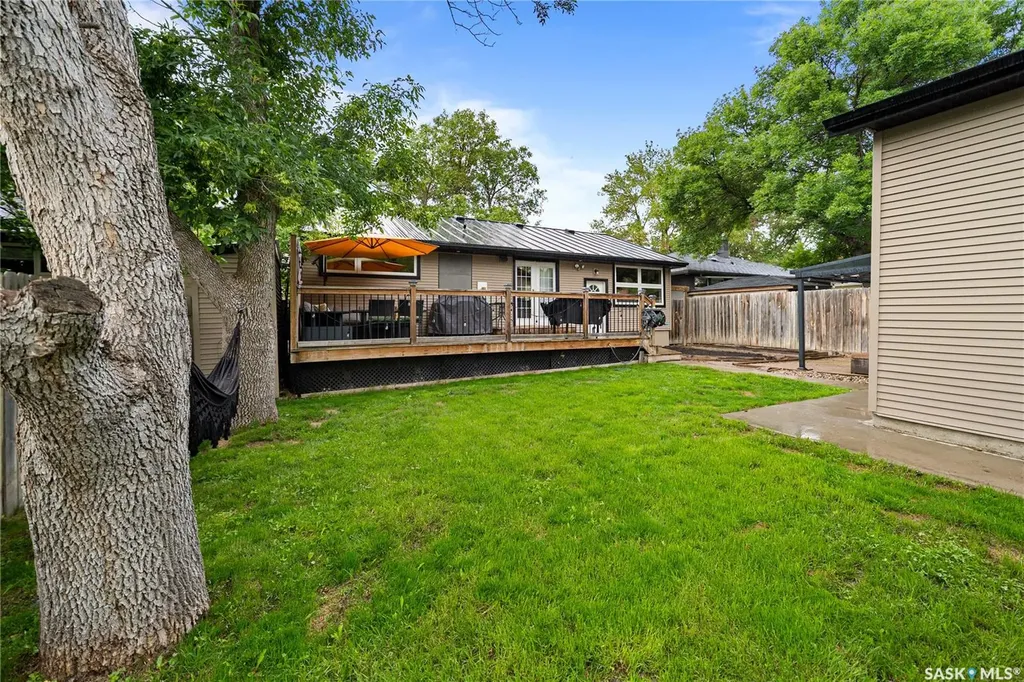 607 E 18th Avenue Regina SK S4N 1E6