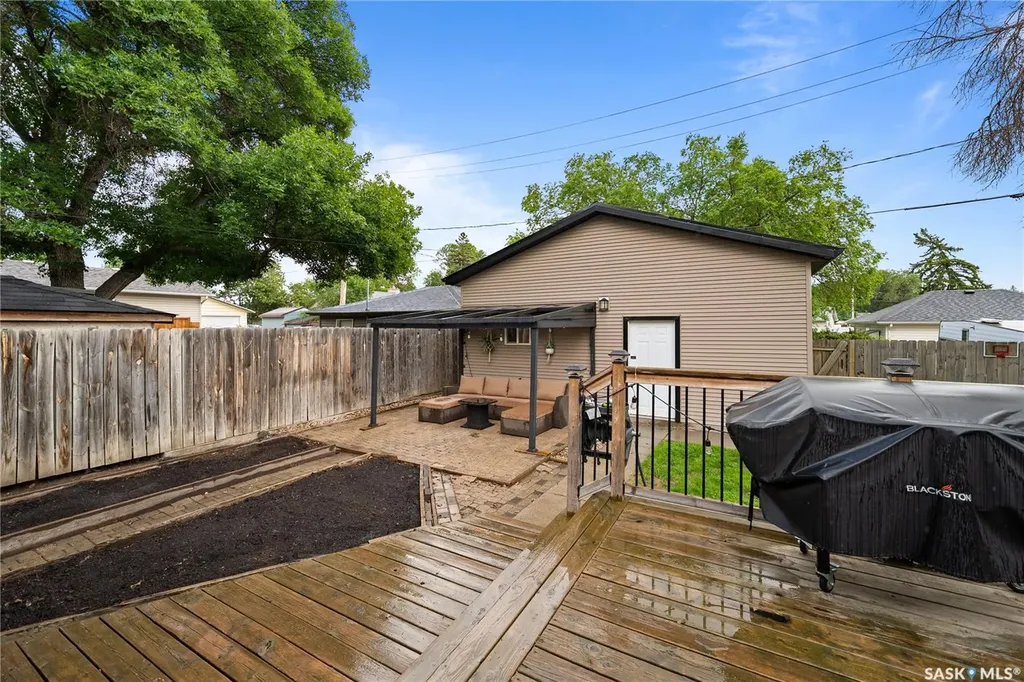 607 E 18th Avenue Regina SK S4N 1E6