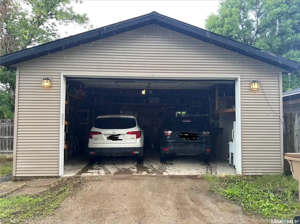 607 E 18th Avenue Regina SK S4N 1E6