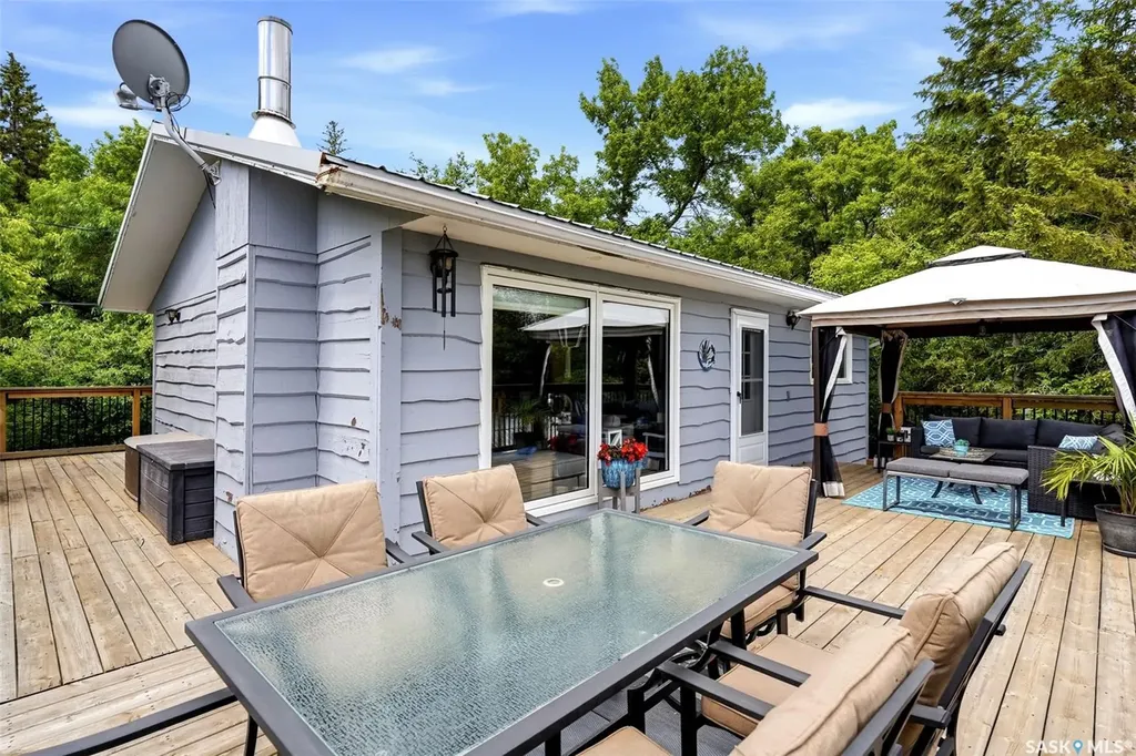 1207 5th Avenue Regina Beach SK S0G 4C0