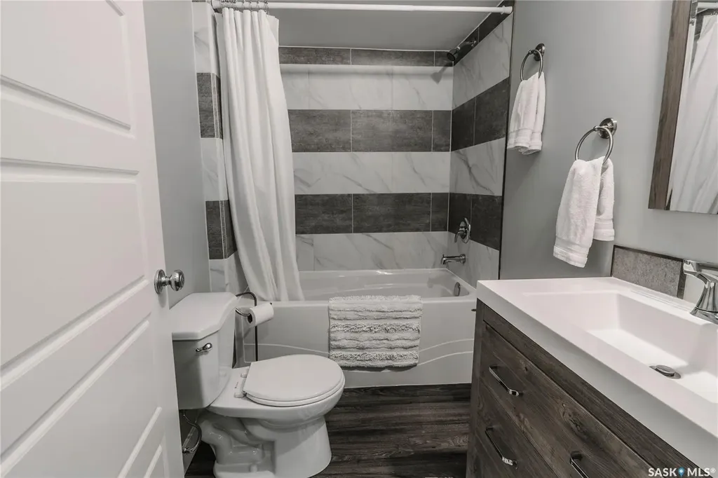 419 Veltkamp Crescent Saskatoon SK S7T 0S2