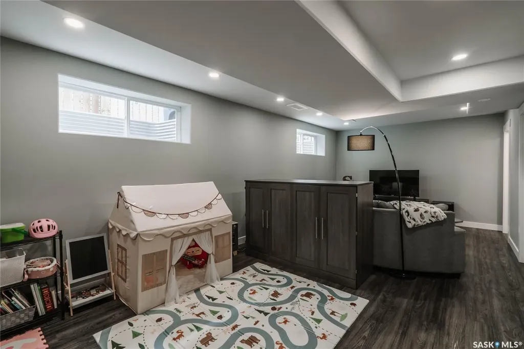 419 Veltkamp Crescent Saskatoon SK S7T 0S2