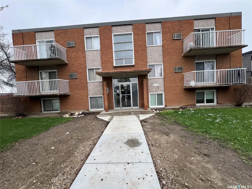 106 104th Street W Saskatoon SK S7N 1M8