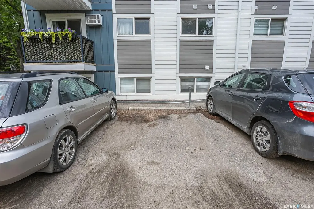 719 10th Street E Saskatoon SK S7H 0H2