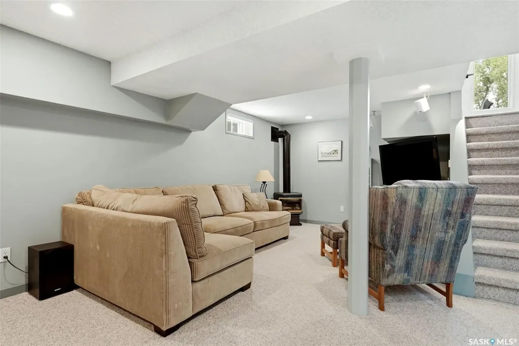 82 Compton Road Regina SK S4S 2Y3