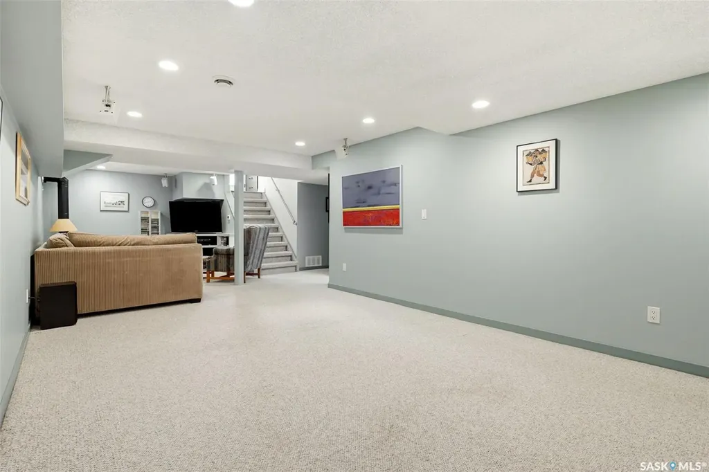 82 Compton Road Regina SK S4S 2Y3