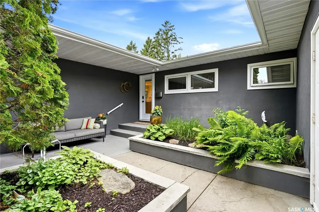 82 Compton Road Regina SK S4S 2Y3