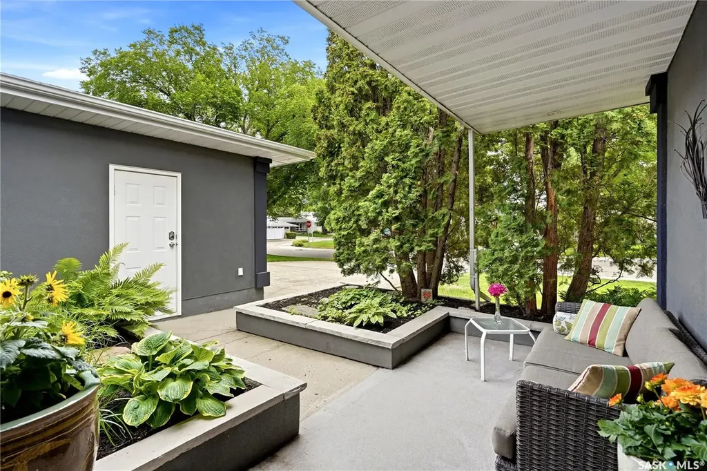 82 Compton Road Regina SK S4S 2Y3