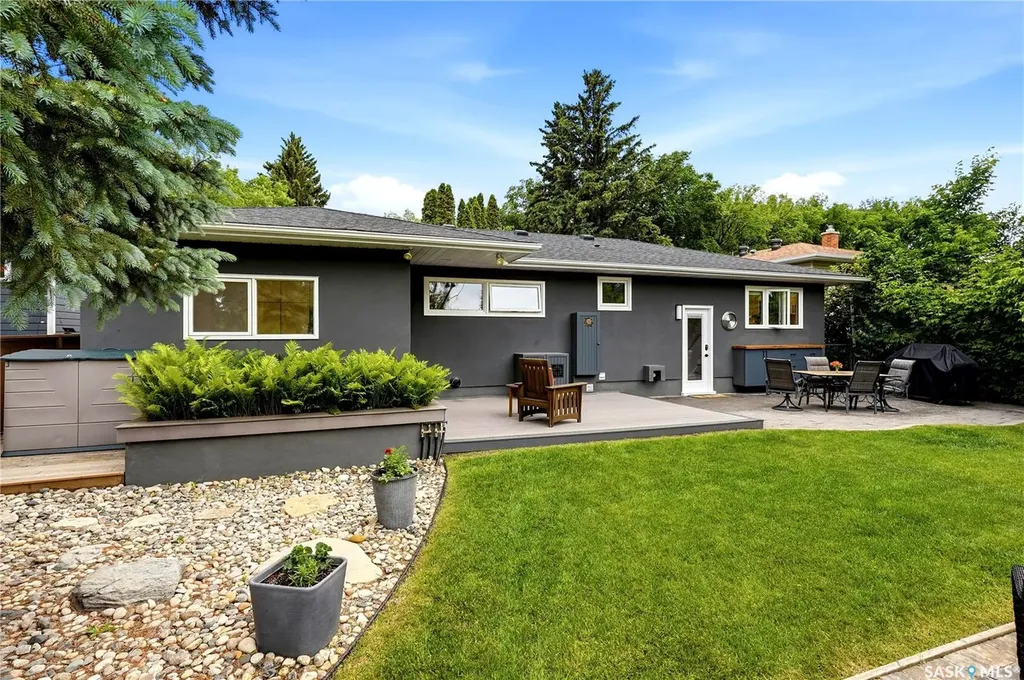 82 Compton Road Regina SK S4S 2Y3