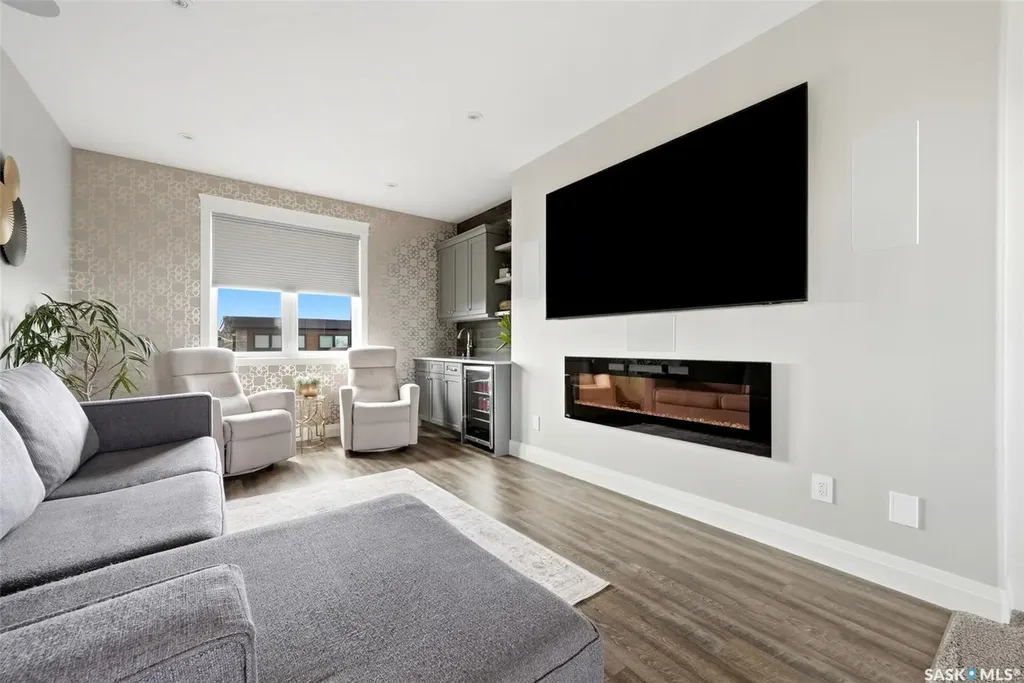 3 Oxford Bay White City SK S4L 0C6