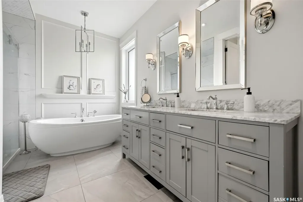 3 Oxford Bay White City SK S4L 0C6