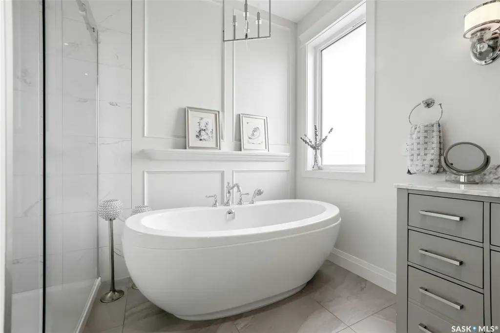 3 Oxford Bay White City SK S4L 0C6