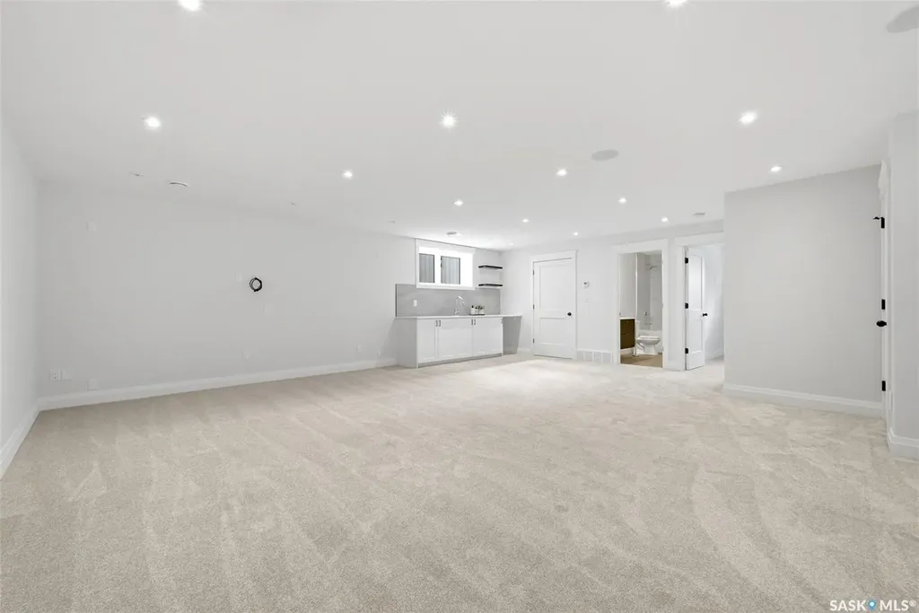 3 Oxford Bay White City SK S4L 0C6