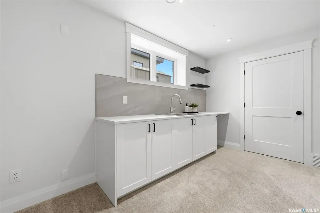 3 Oxford Bay White City SK S4L 0C6