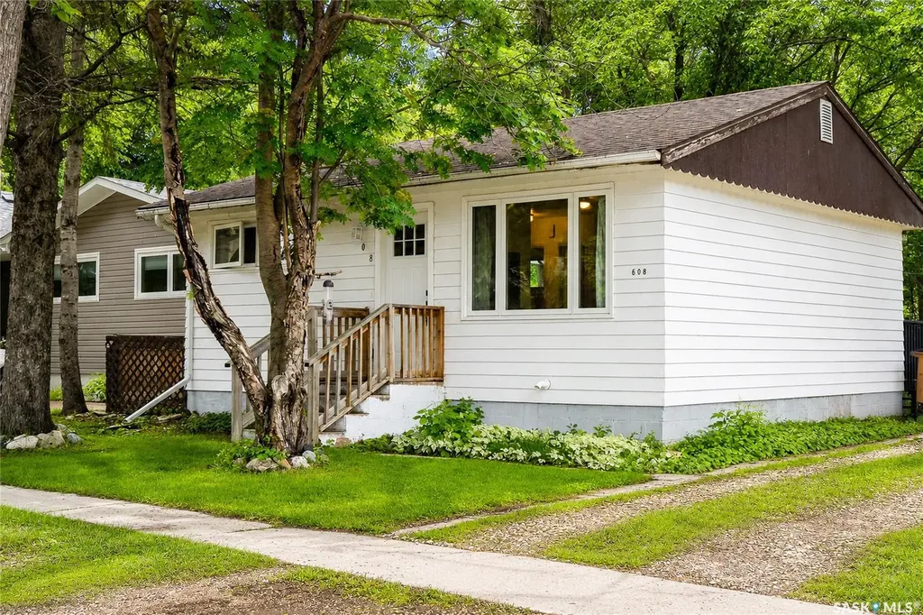 608 3rd Avenue Cudworth SK S0K 1B0