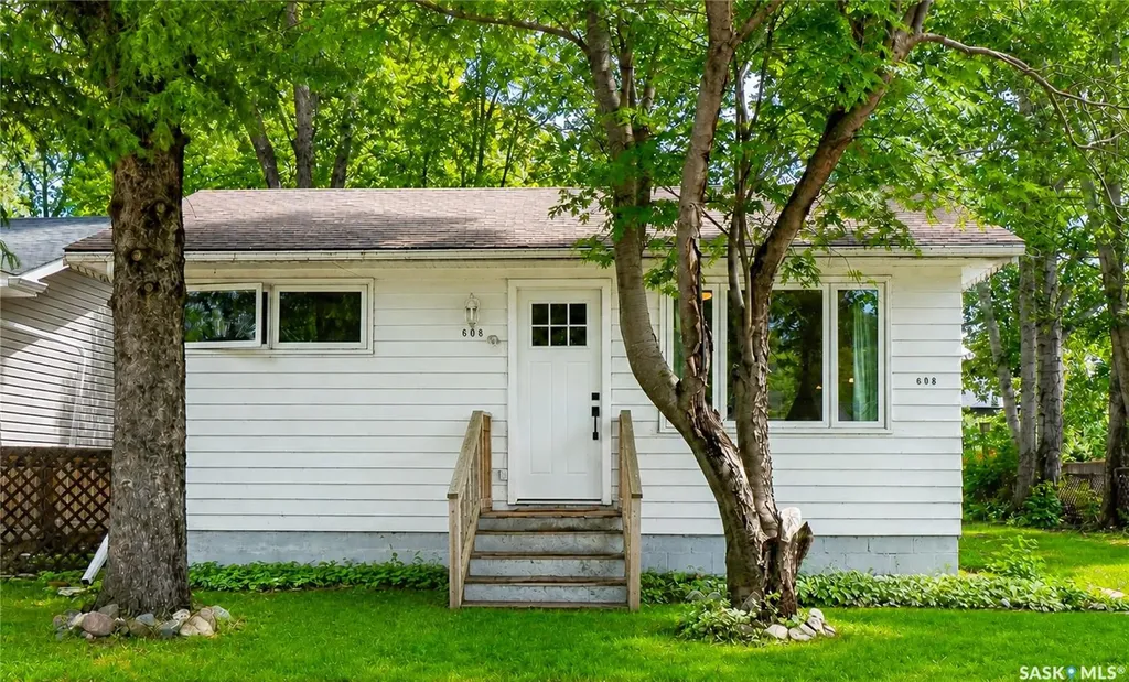 608 3rd Avenue Cudworth SK S0K 1B0