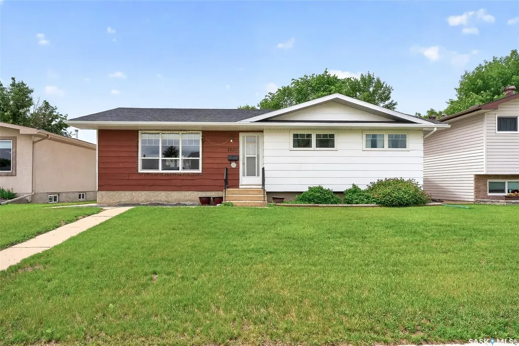 1028 Rorison Avenue Moose Jaw SK S6H 6W5