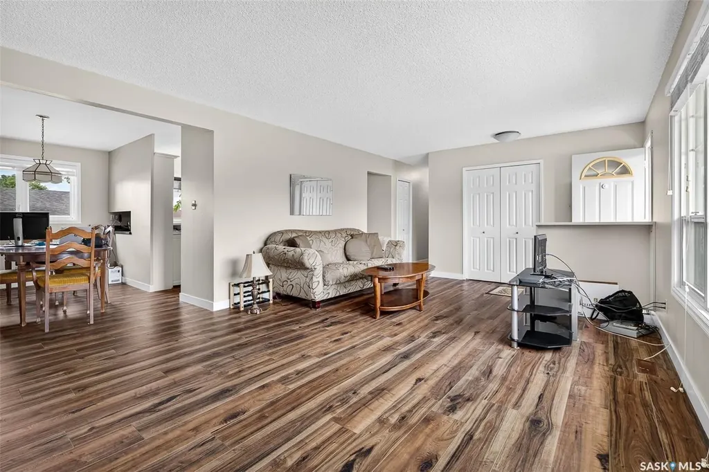 1028 Rorison Avenue Moose Jaw SK S6H 6W5