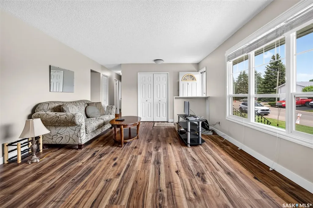 1028 Rorison Avenue Moose Jaw SK S6H 6W5