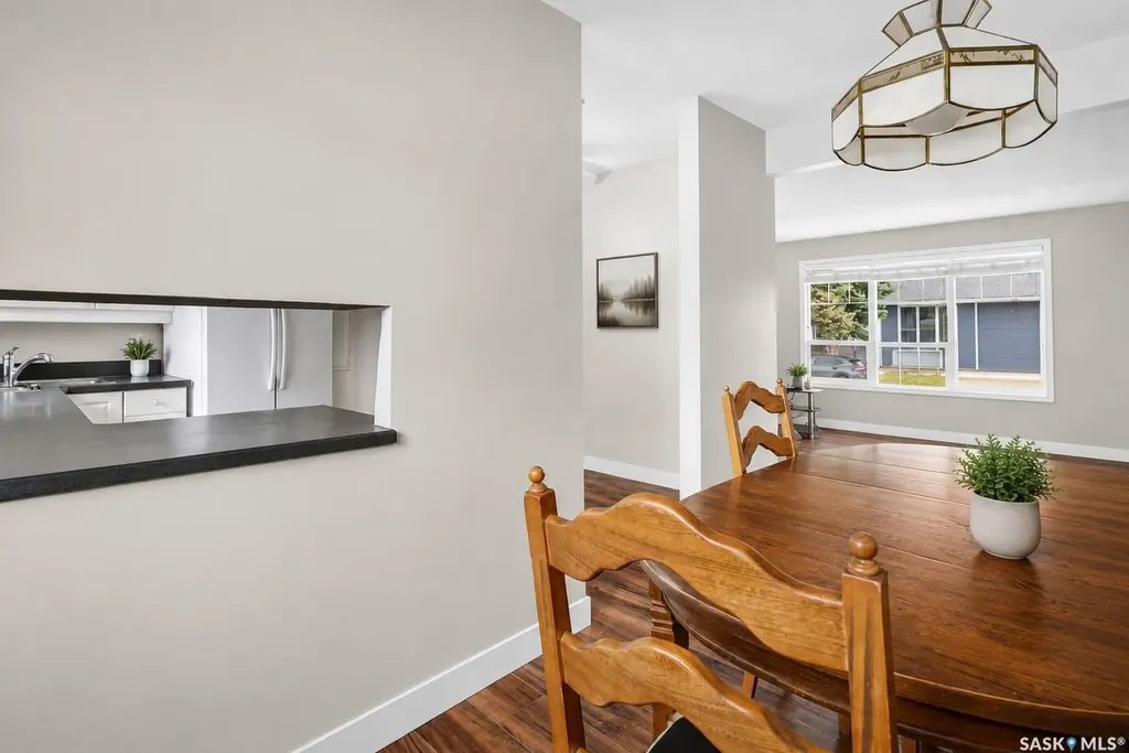 1028 Rorison Avenue Moose Jaw SK S6H 6W5