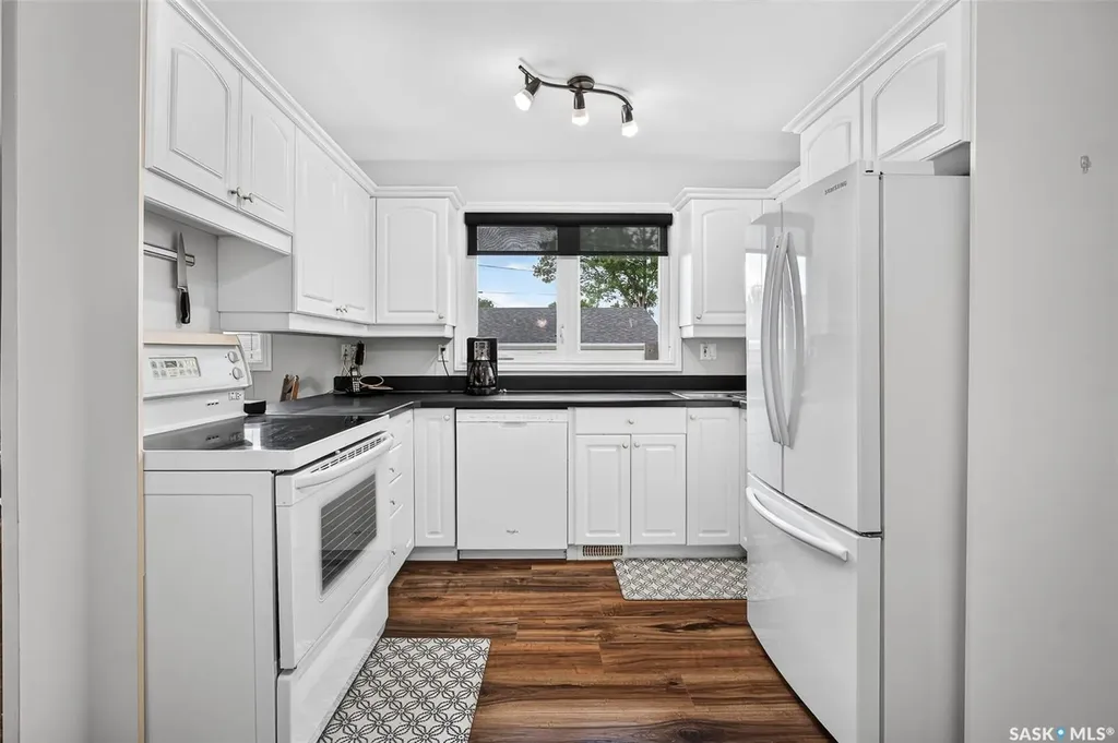 1028 Rorison Avenue Moose Jaw SK S6H 6W5