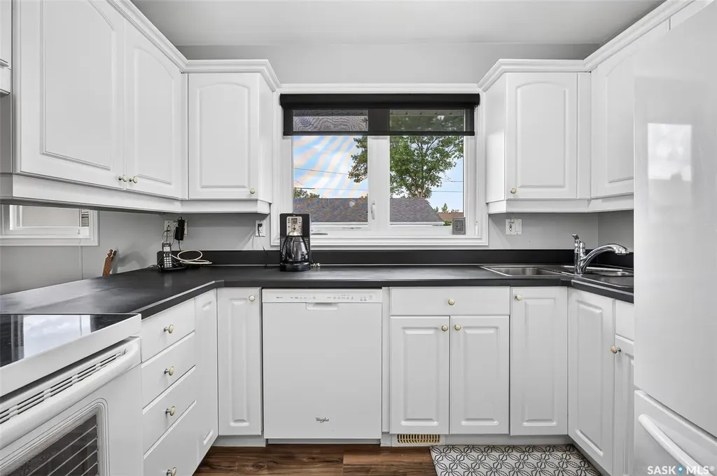 1028 Rorison Avenue Moose Jaw SK S6H 6W5