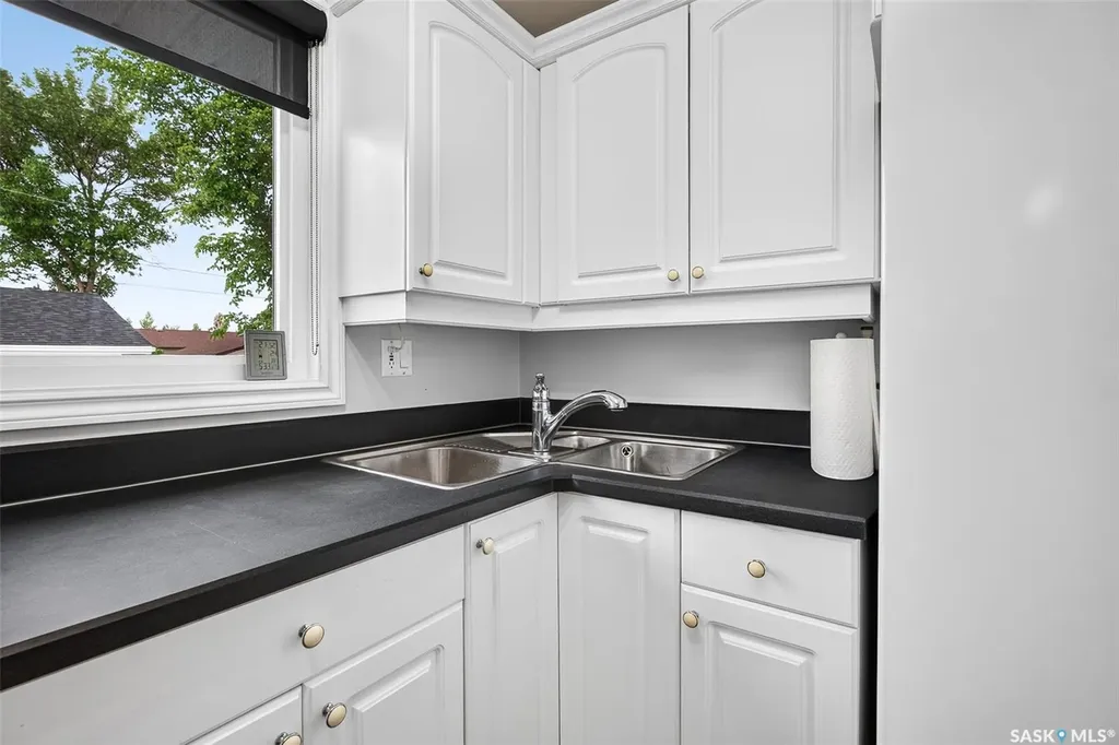 1028 Rorison Avenue Moose Jaw SK S6H 6W5