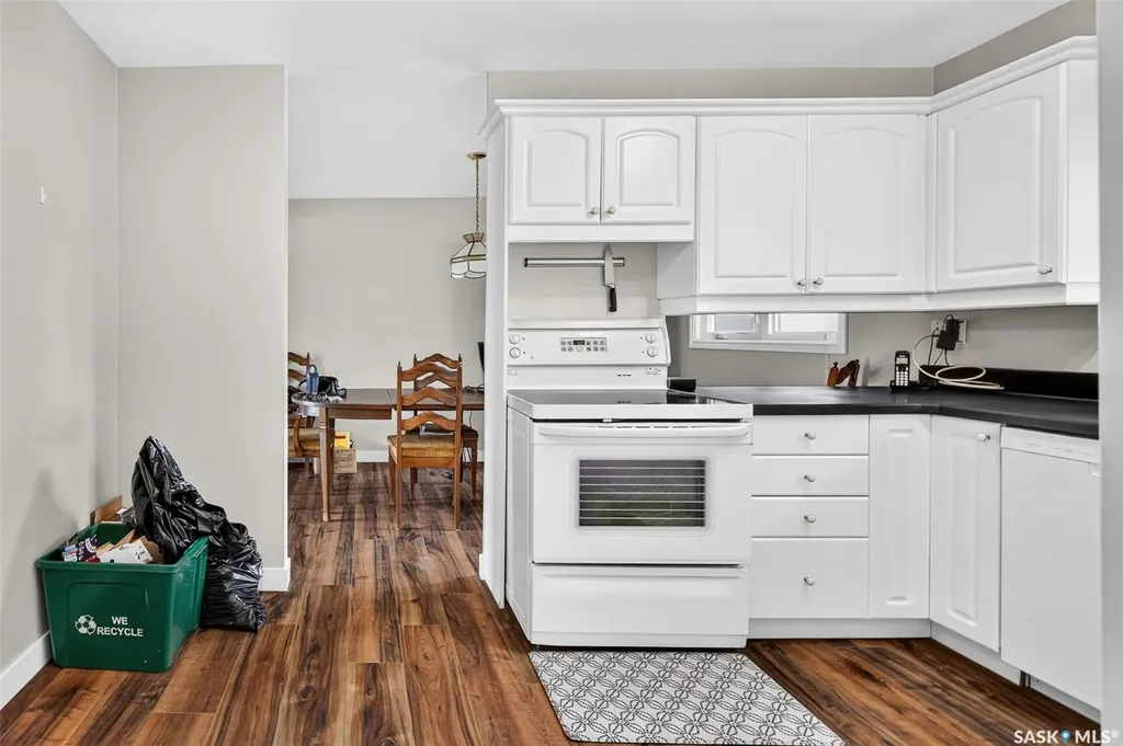 1028 Rorison Avenue Moose Jaw SK S6H 6W5