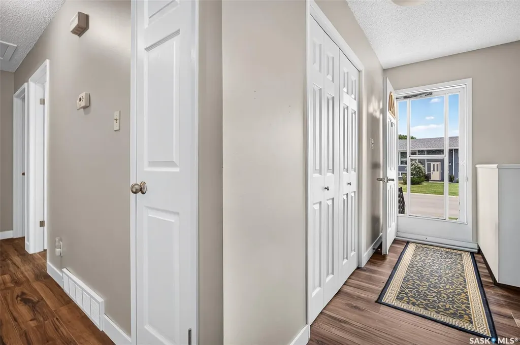 1028 Rorison Avenue Moose Jaw SK S6H 6W5
