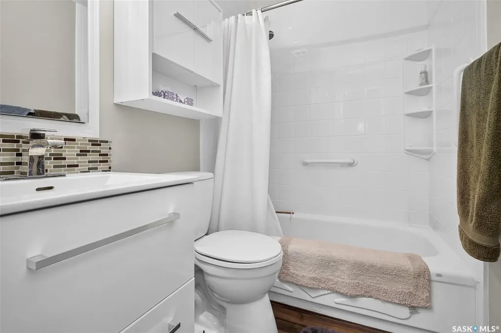 1028 Rorison Avenue Moose Jaw SK S6H 6W5