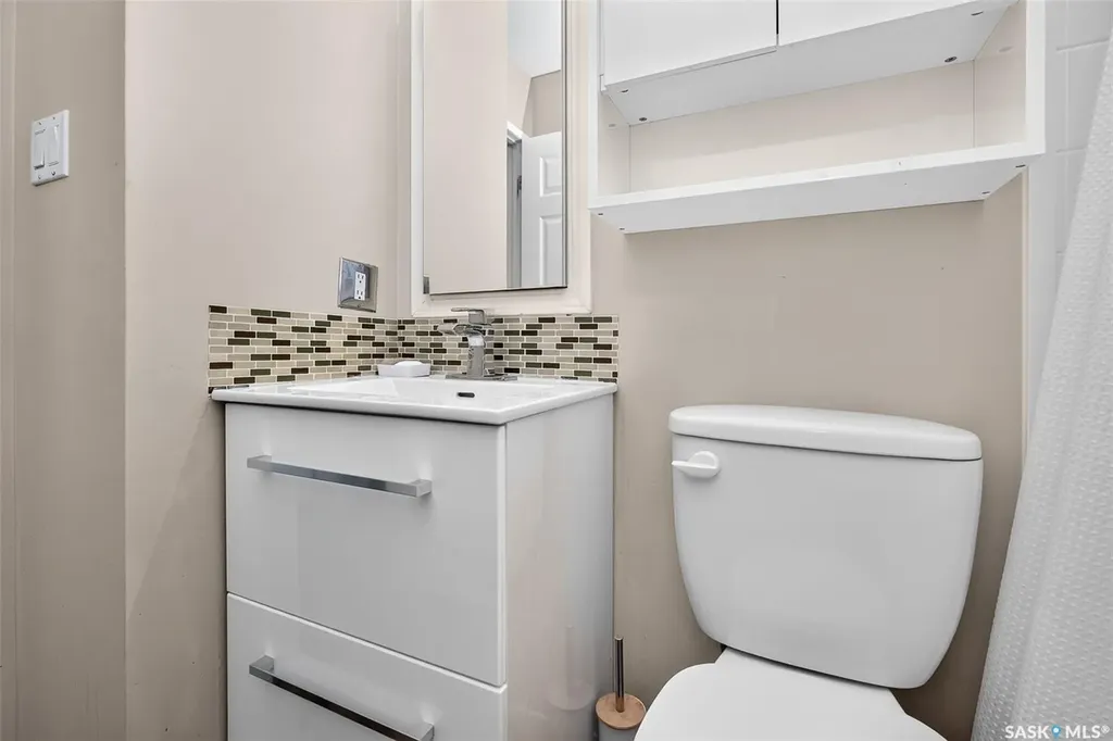 1028 Rorison Avenue Moose Jaw SK S6H 6W5