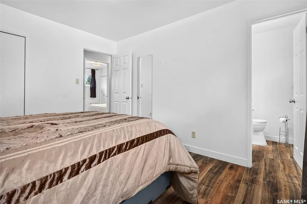 1028 Rorison Avenue Moose Jaw SK S6H 6W5