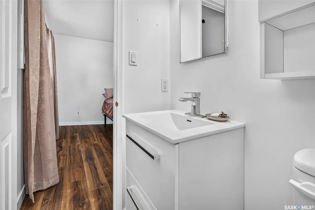 1028 Rorison Avenue Moose Jaw SK S6H 6W5