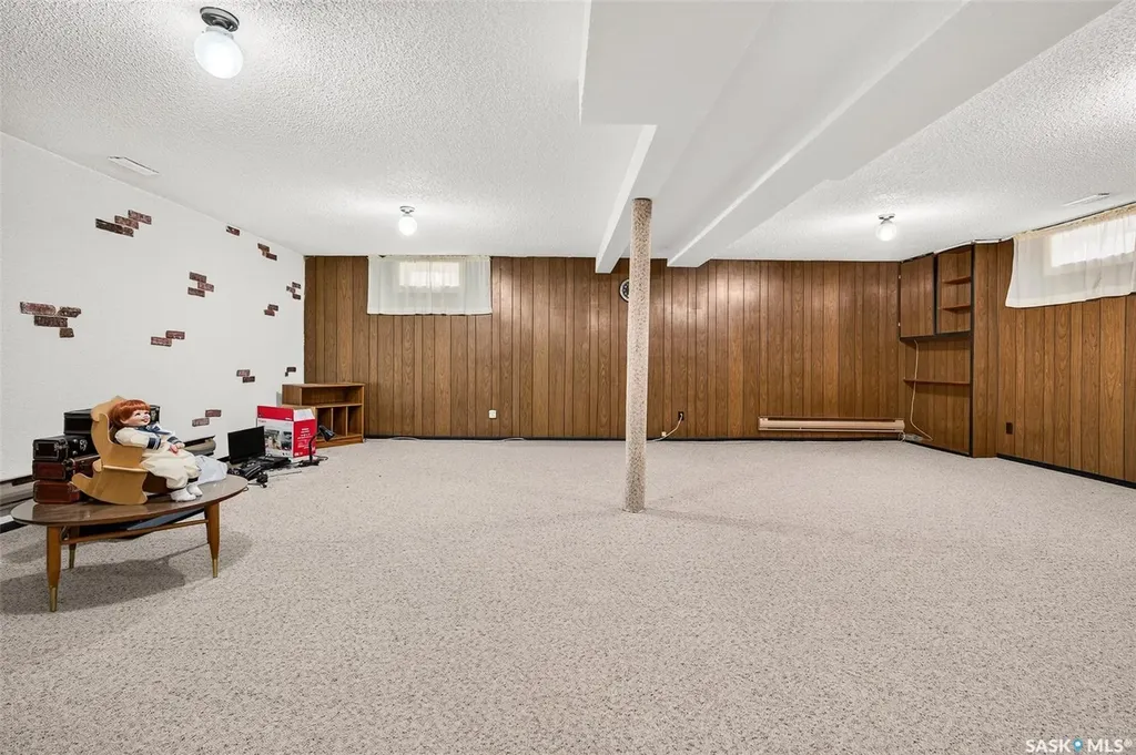 1028 Rorison Avenue Moose Jaw SK S6H 6W5