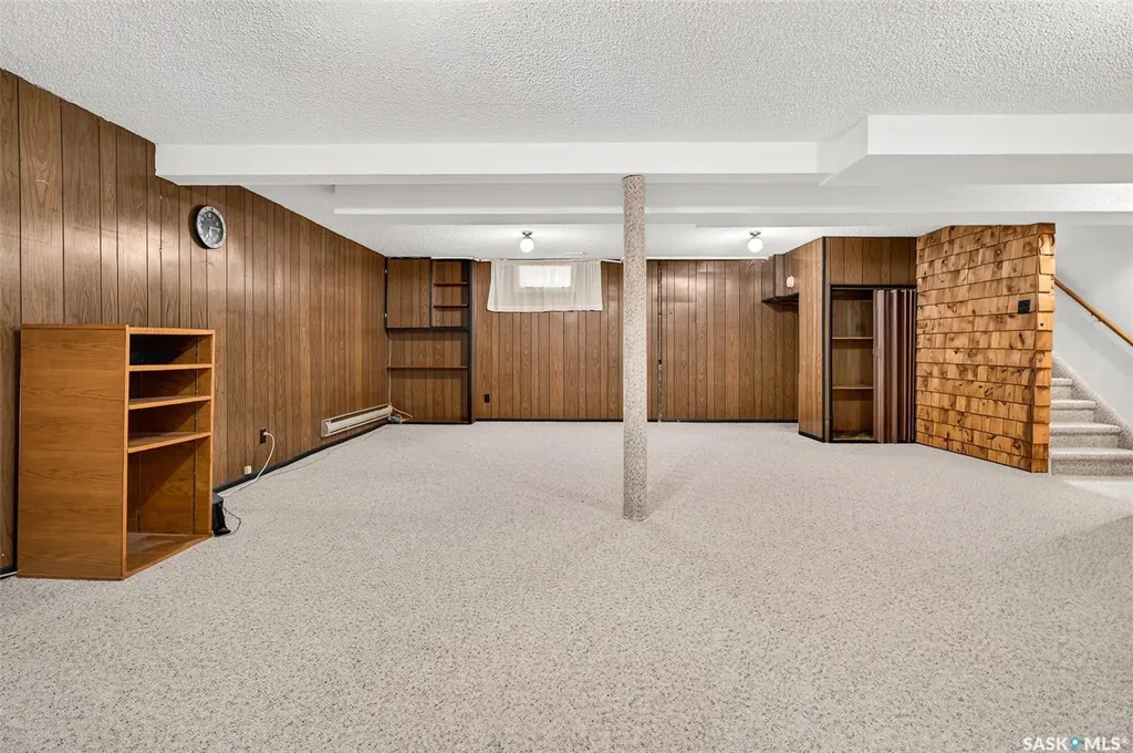1028 Rorison Avenue Moose Jaw SK S6H 6W5