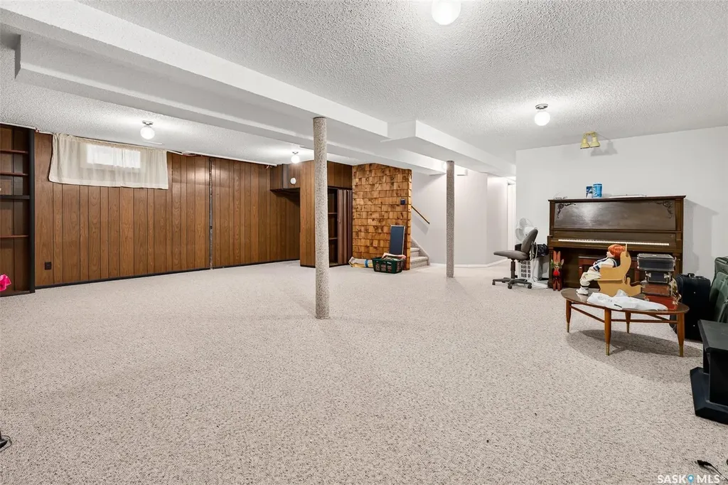 1028 Rorison Avenue Moose Jaw SK S6H 6W5