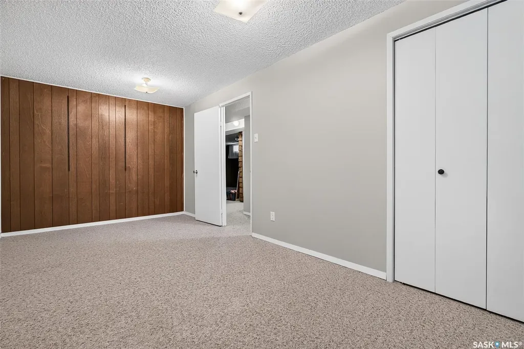 1028 Rorison Avenue Moose Jaw SK S6H 6W5