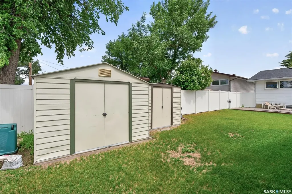 1028 Rorison Avenue Moose Jaw SK S6H 6W5