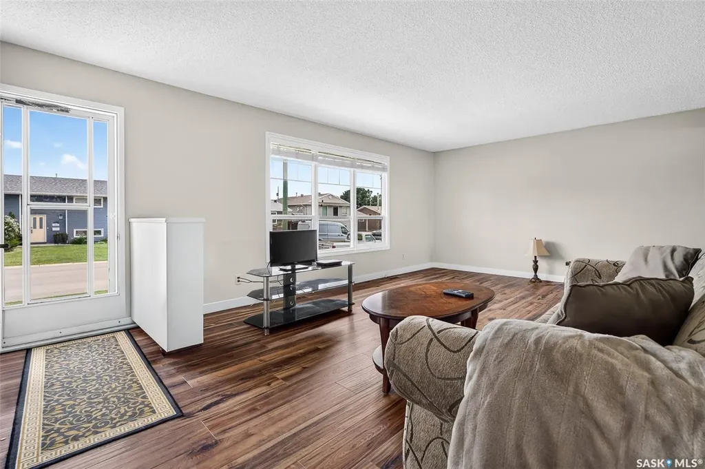 1028 Rorison Avenue Moose Jaw SK S6H 6W5