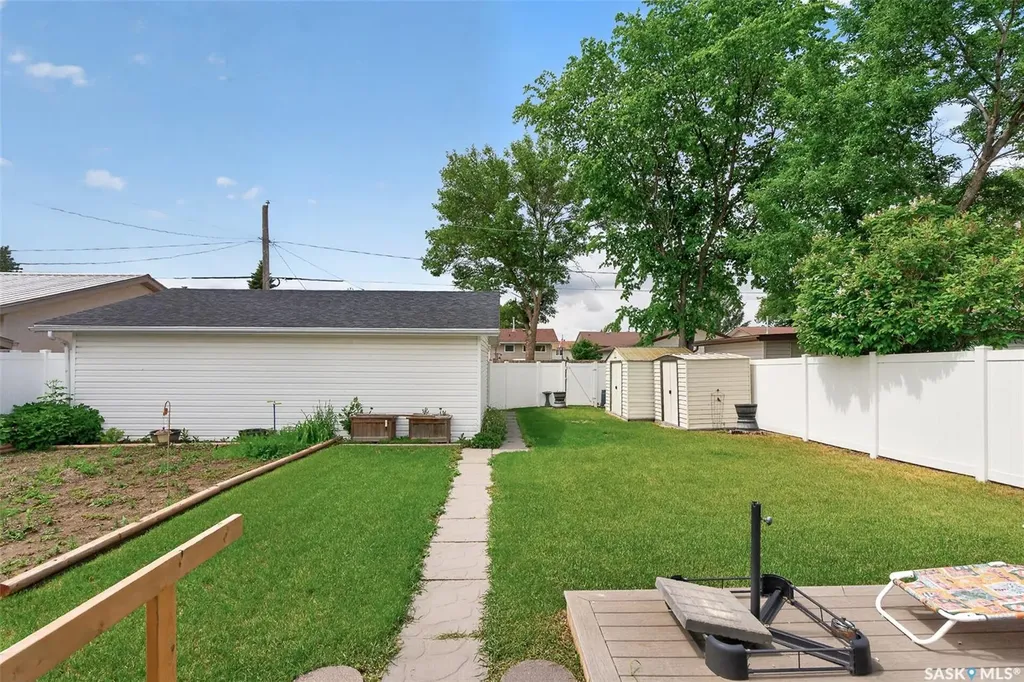 1028 Rorison Avenue Moose Jaw SK S6H 6W5