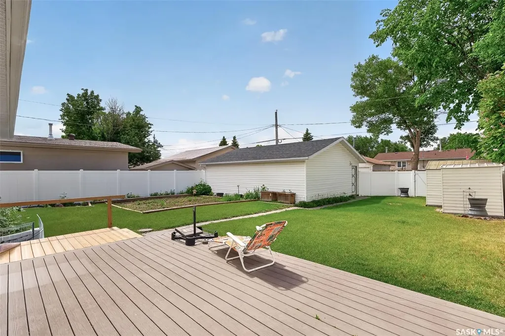 1028 Rorison Avenue Moose Jaw SK S6H 6W5